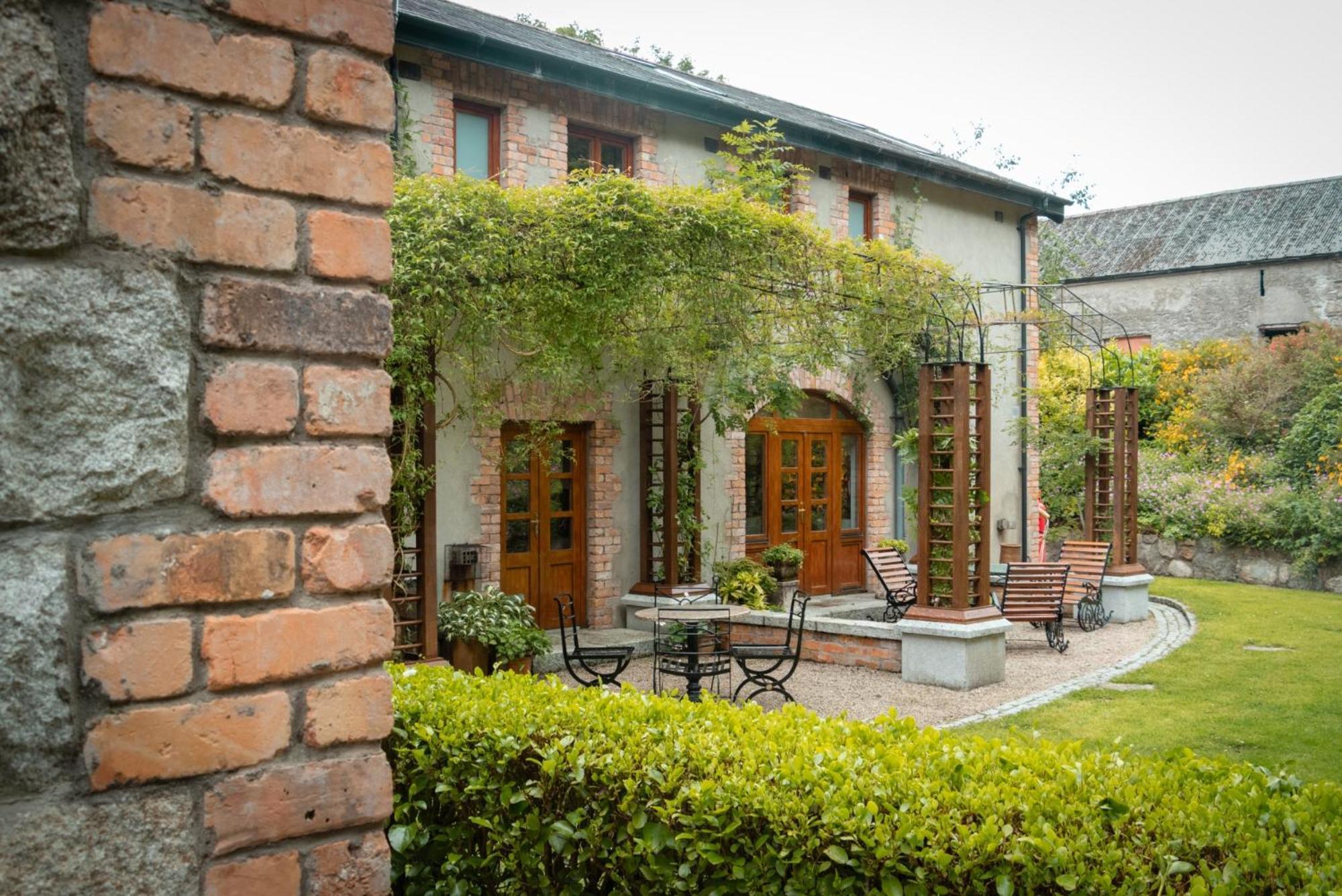 Croneybyrne Courtyard Villa Clara Екстериор снимка